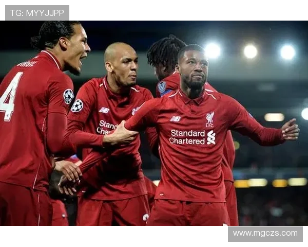 德里欧赛后高举欧冠MVP奖杯庆祝对利物浦的精彩表现与进球荣耀